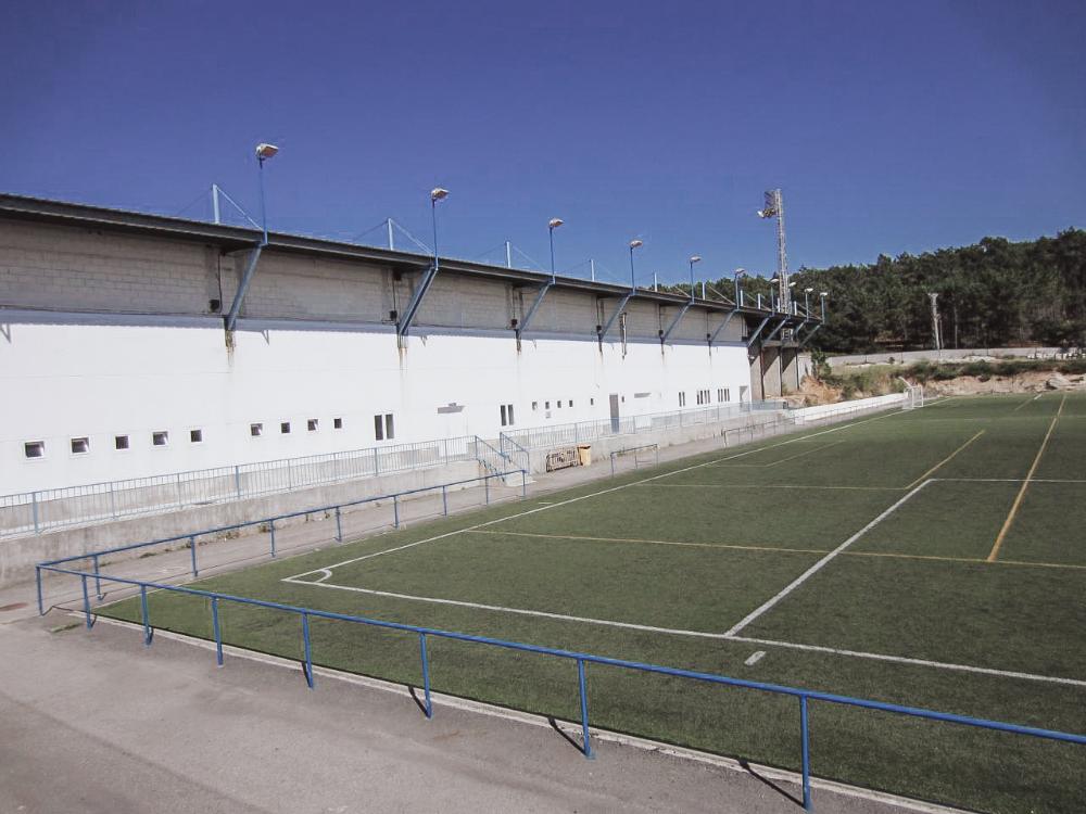 Imagen O concello adxudica a construcción dunha grada cuberta no campo de fútbol de herba artificial da Fieiteira