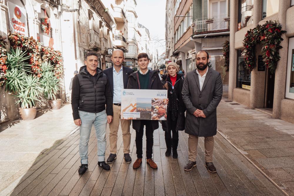 Imagen El ayuntamiento de Ribeira repartirá más de 3000 bonos comercio a partir del viernes 15