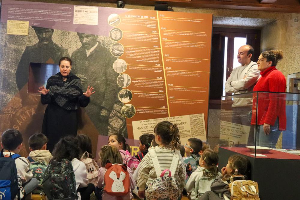 Imagen Nenos e nenas de infantil do CEIP Heroínas de Sálvora asistiron á visita teatralizada “As heroínas de Sálvora e o Santa Isabel” promovida polo Museo Municipal