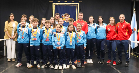 Imagen El Ayuntamiento de Ribeira rinde homenaje a los deportistas de Kempo por sus recientes éxitos