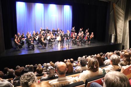 Imagen Ribeira vibra con el éxito del concierto de la Orquesta Sinfónica de Galicia