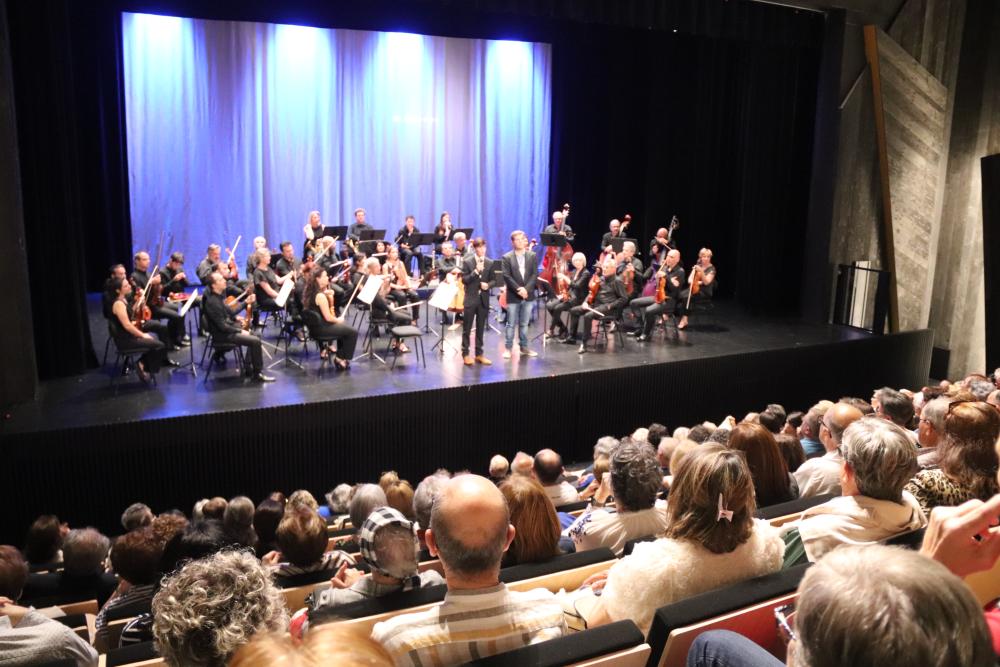 Imagen Ribeira vibra con el éxito del concierto de la Orquesta Sinfónica de Galicia