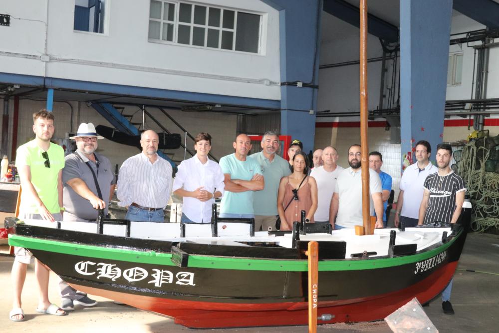Imagen O Concello de Ribeira restaura unha dorna que foi doada á Confraría da Dorna