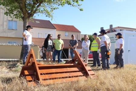 Imaxe O obradoiro Tahume X mellora o paseo de Castro-Catía e forma a 20 persoas en carpintería e actividades forestais