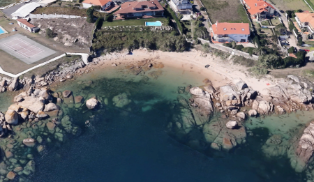 Imaxe Calas entre Punta Aguiúncho e Pedra da Igrexa dos Mouros (praia para mascotas)