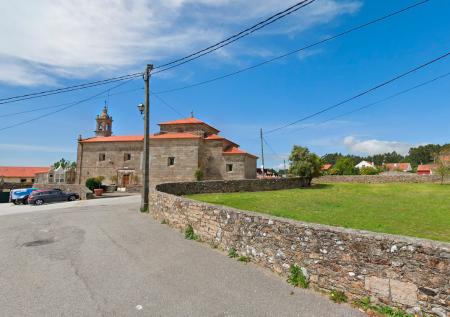 Imaxe A contorna da igrexa parroquial de San Xián de Artes renovarase cun novo firme