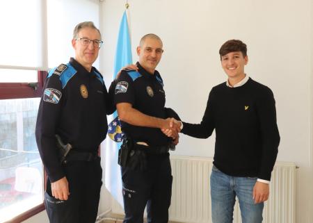 Imaxe Ribeira completa o 100% do cadro de persoal da Policía Local e reforza os medios materiais cun novo vehículo