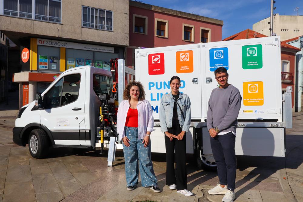 Imagen Ribeira estrea un novo camión cun punto limpo móbil para a reciclaxe nas parroquias.