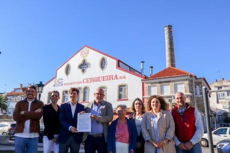 Imaxe Ribeira pecha o acordo de compra da fábrica de Cerqueira, que pasará a ser patrimonio de toda a veciñanza
