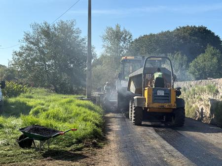 Imaxe Avanza a pavimentación do camiño que une Vixán e O Vilar, en Carreira
