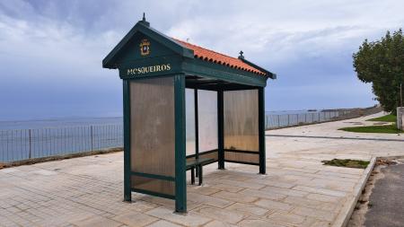 Imaxe O Concello de Ribeira repón a marquesiña no paseo dos Mosqueiros