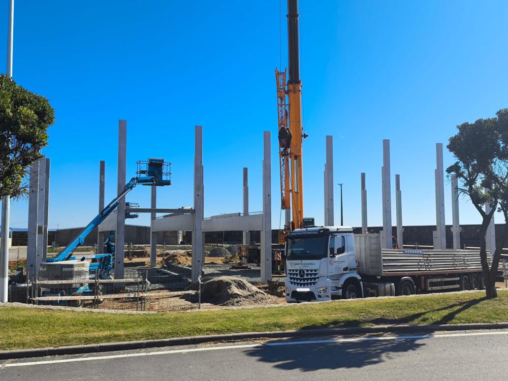 Imagen Iniciada a instalación das estruturas prefabricadas do Centro de Deportes Náuticos de Aguiño