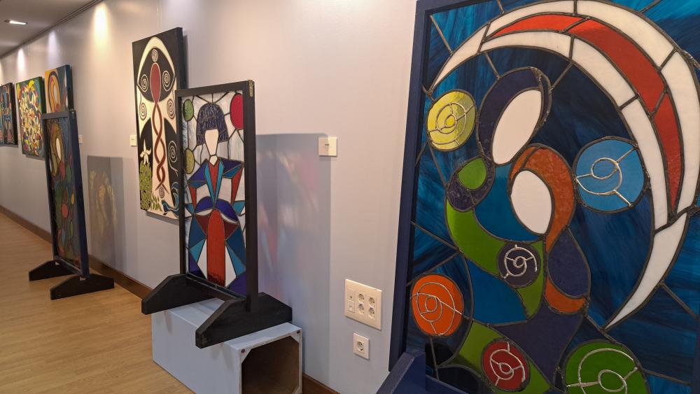 Imagen Ribeira amplía a exposición da artista Goretti Bello ata o 22 de novembro, no Lustres Rivas