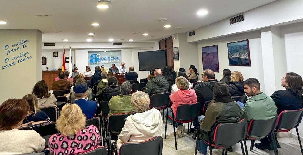 Imagen O Concello de Ribeira e a Asociación de Empresarios reúnense para avaliar necesidades en material comercial