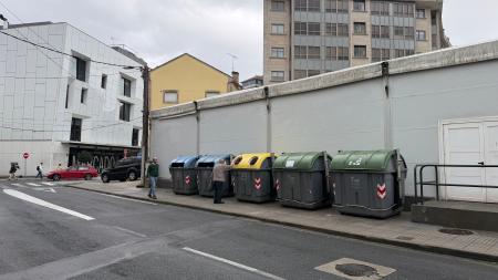 Imaxe O Concello de Ribeira executa tarefas de acondicionamento na contorna da praza de abastos