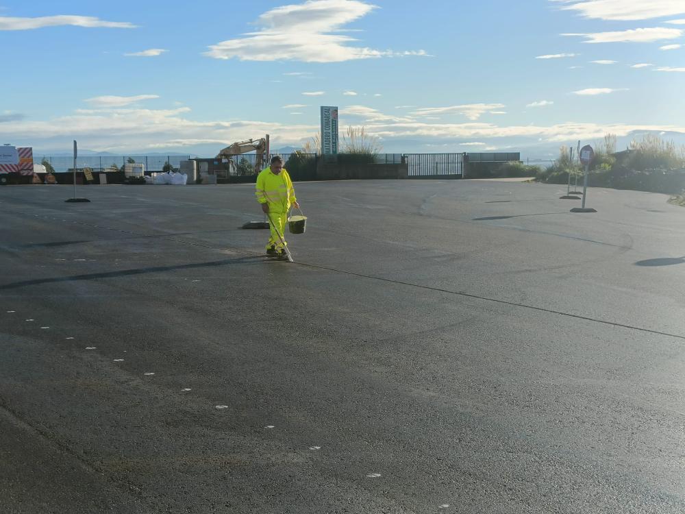 Imagen O Concello de Ribeira remata o acondicionamento do acceso ao punto limpo co pintado da sinalización viaria