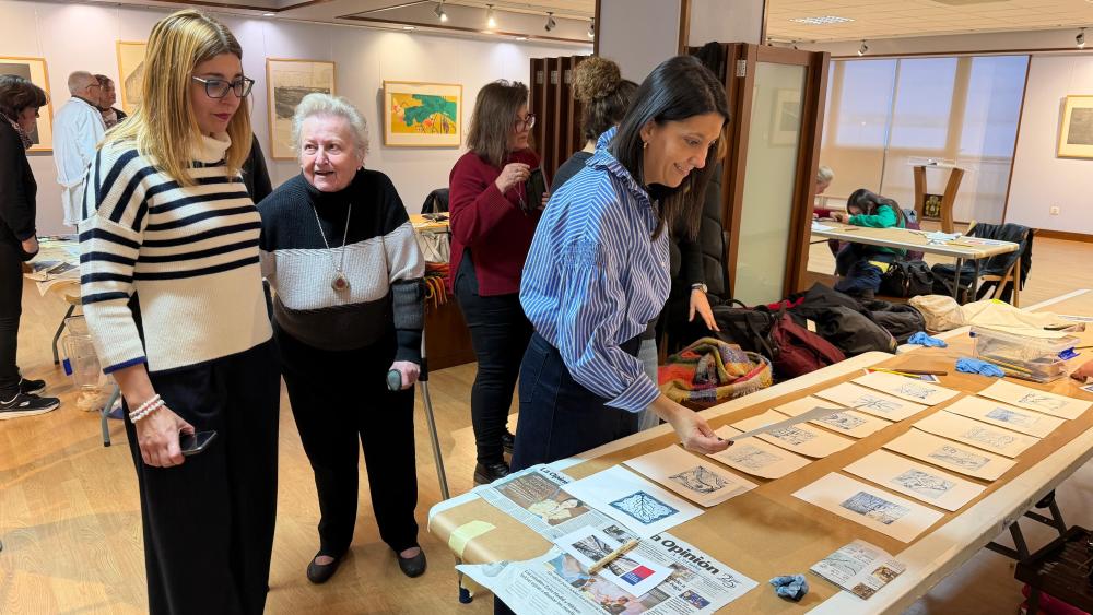 Imagen A cidadanía de Ribeira achégase ao mundo do gravado cun curso impartido no Lustres Rivas