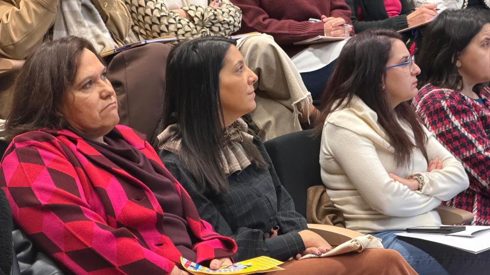 Imagen María Sampedro comprométese a avaliar converter a Ribeira na primeira cidade galega TEI durante as Xornadas BoTrato