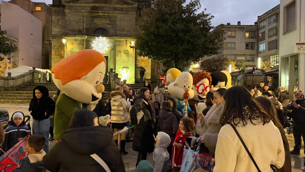 Imagen O Recuncho de Nadal inaugúrase en Ribeira co Apalpador e Os Bolechas