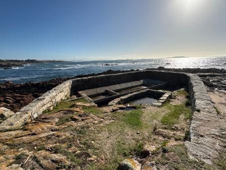 Imaxe O Concello de Ribeira destina máis de 48.000 euros á restauración do lavadoiro de A Penisqueira en Aguiño.