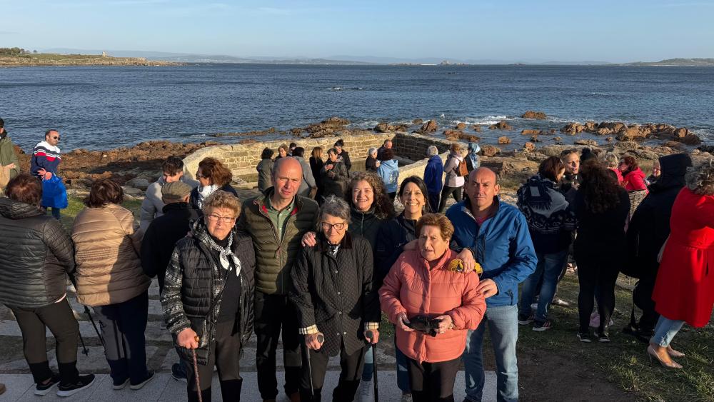 Imagen Veciñas de Aguiño protagonizaron o acto inaugural da rehabilitación do lavadoiro de Penisqueira