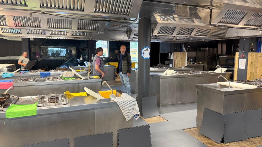 Imagen O Concello de Ribeira renova o chan da aula de cociña do mercado municipal por un importe arredor dos 8.000 euros