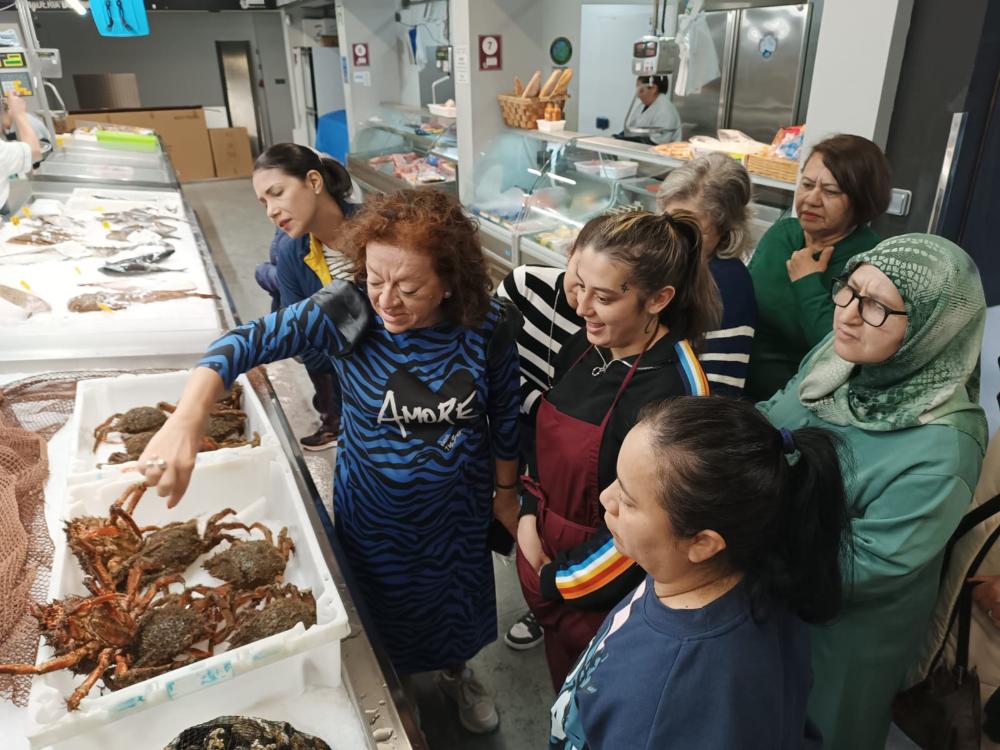 Imagen O alumnado do curso de cociña colectiva do Programa Integrado de Emprego de Ribeira recibiron formación de PescadeRías