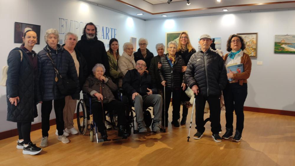 Imagen A mostra 'EmpoderArte' de Ribeira recibe a visita do Centro de Día da Pobra do Caramiñal