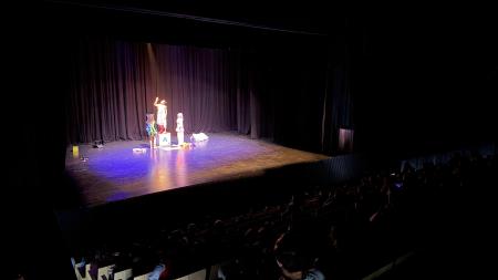 Imaxe Máis de 400 escolares de Ribeira celebraron o Día do Libro co espectáculo 'O arcón de Noa'