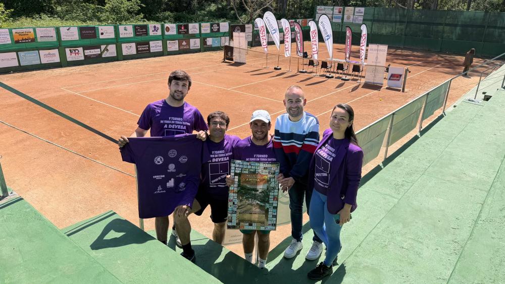 Imagen Uns 150 deportistas participarán no quinto torneo de tenis en terra batida A Devesa