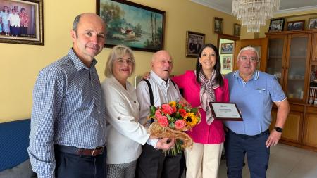 Imaxe O Concello de Ribeira felicita ao veciño centenario Manuel Fernández Argibay