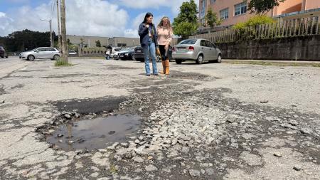 Imaxe O Concello de Ribeira pavimentará o aparcamento do IES Leliadoura