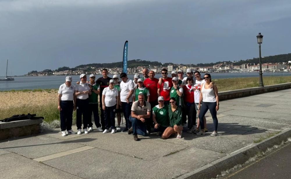 Imagen Unión de forzas en Ribeira para a retirada de lixo na praia de Coroso