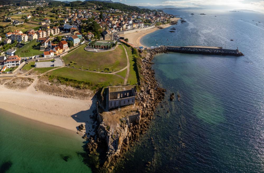 Imagen As zonas de baño de Ribeira acadan a cualificación 