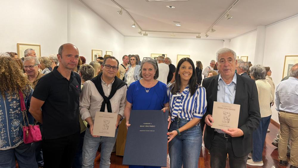 Imagen Sampedro destaca a precisión da obra de Yolanda Carbajales coa homenaxe a Díaz Pardo na mostra no Museo do Gravado de Artes