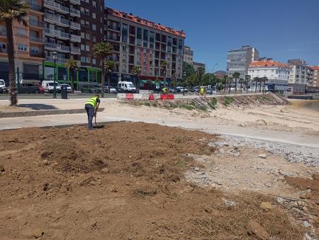 Imagen Avanza a remodelación da fachada litoral do paseo das Carolinas e a accesibilidade á praia de Coroso