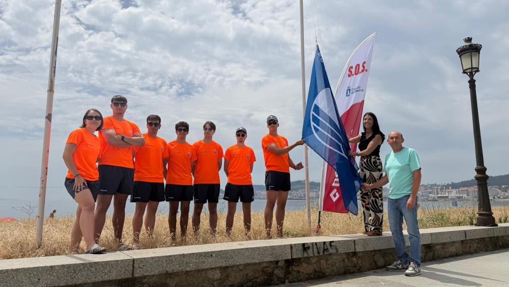 Imagen A Bandeira Azul volve ondear na praia de Coroso
