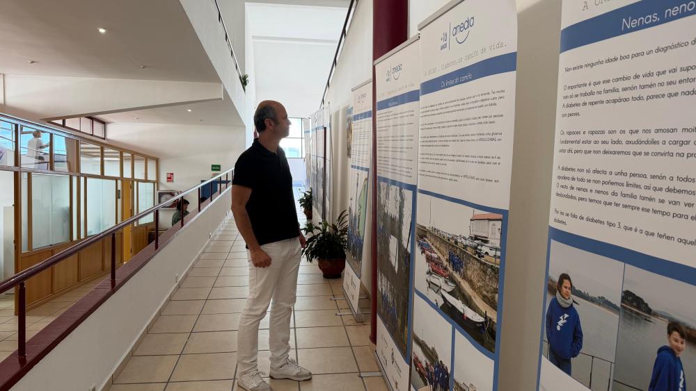 Imagen A casa consistorial de Ribeira amosa o camiño da diabetes en formato de mostra