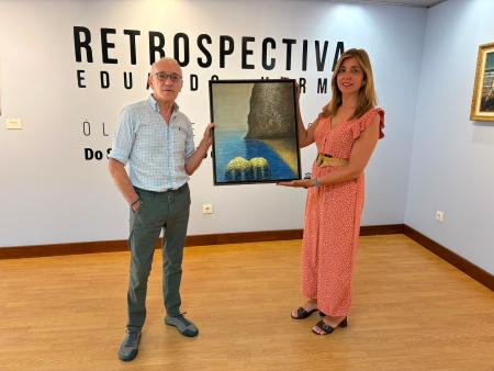 Imagen O artista Eduardo Hermo doa unha obra da súa exposición ao Concello de Ribeira