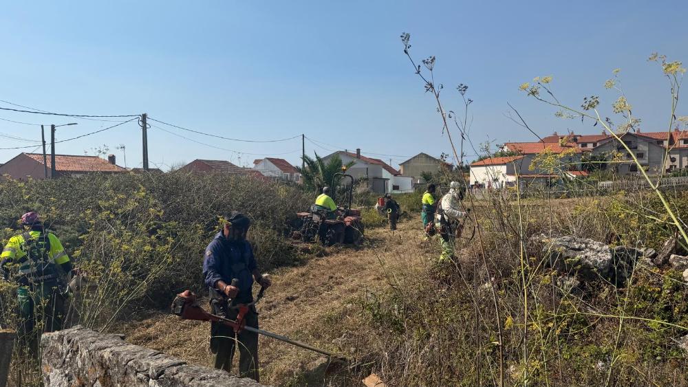 Imagen O Concello de Ribeira habilita unha zona de aparcamento na contorna da praia do Prado