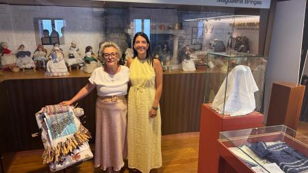 Imaxe O Museo municipal de Ribeira amosa a artesanía elaborada polas alumnas da Asociación Amas de Casa