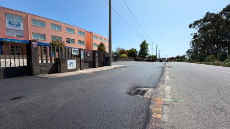 Imaxe O Concello de Ribeira acomete a pavimentación do aparcamento do IES Leliadoura