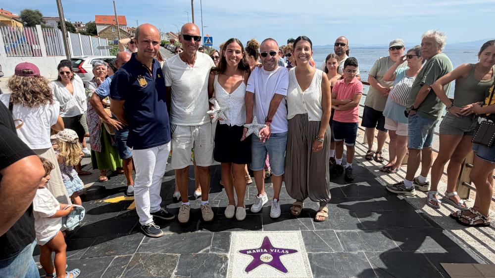 Imagen O nome da nadadora María Vilas xa loce no paseo da fama de Castiñeiras