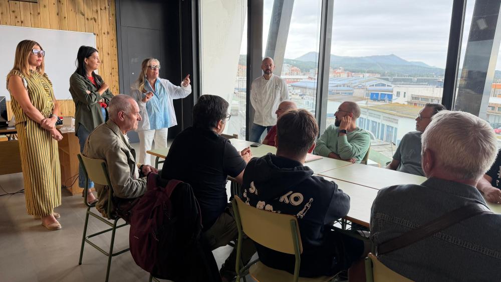 Imagen Unha vintena de homes participa nos obradoiros de batch cooking organizados polo CIM de Ribeira
