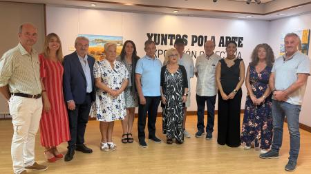 Imaxe A pintura une a trece artistas e as localidades de Ribeira e San Sebastián na exposición 'Xuntos pola arte'