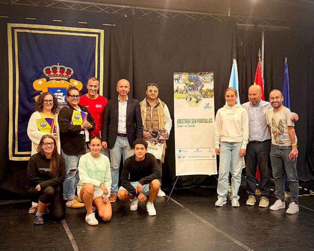Imagen Familias e clubs deportivos de Ribeira asisten á presentación dun programa para o uso saudable da tecnoloxía
