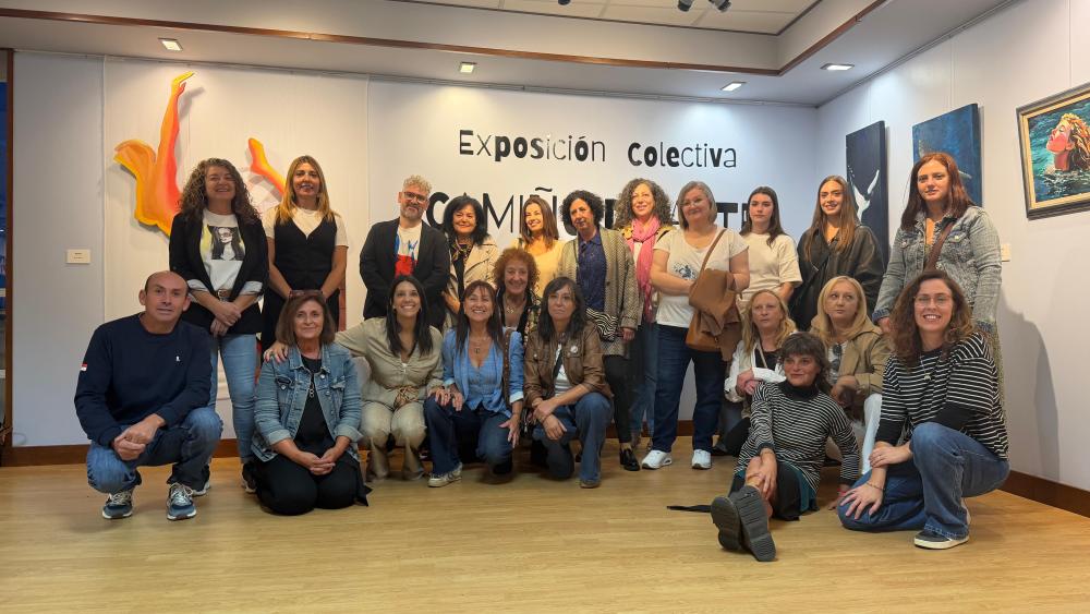 Imagen María Sampedro inaugura a mostra colectiva Camiño da arte que pon o foco no talento barbanzán
