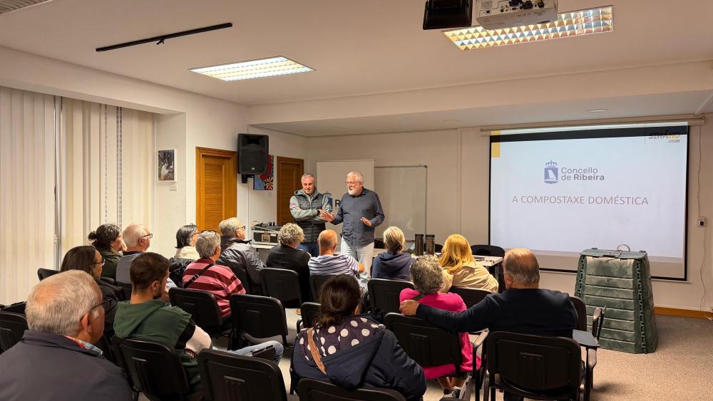Imagen A cidadanía de Ribeira coñeceu as vantaxes da compostaxe doméstica e comunitaria mediante un coloquio