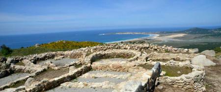 Imaxe O Concello de Ribeira executa a reparación dun tramo de muralla do Castro da Cidá